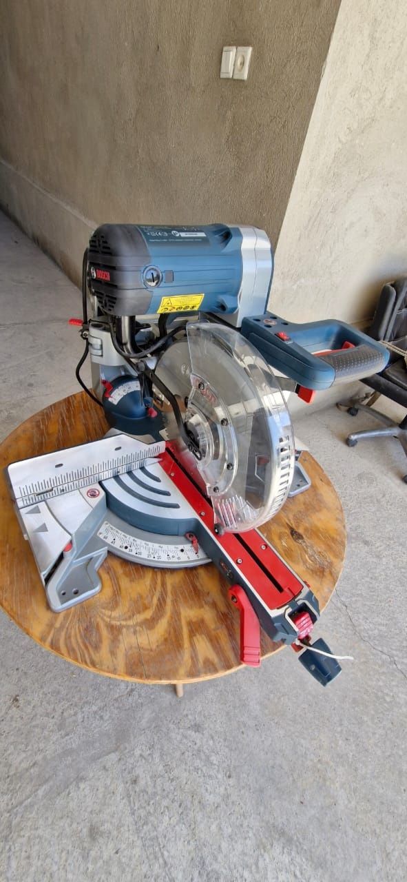 Торцовочная пила Bosch Professional GCM 12 GDL, 0601B23600