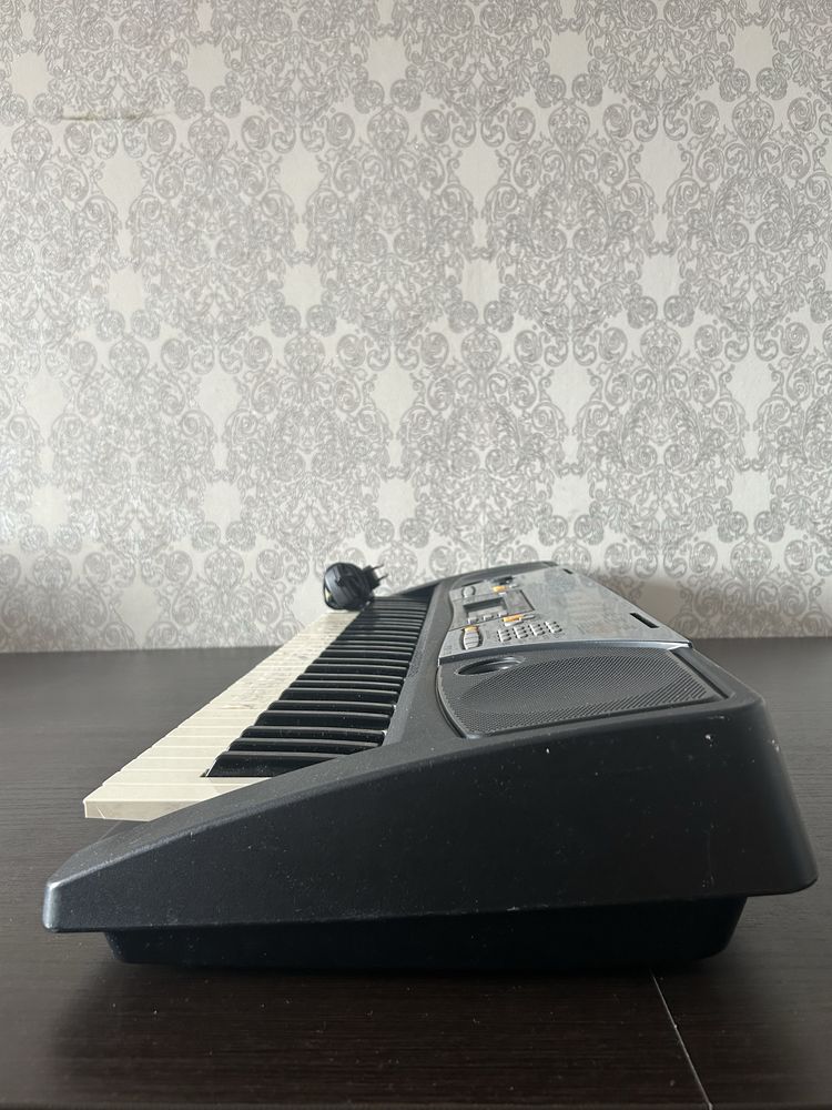 Продаю синтезатор Yamaha PSR-175 !