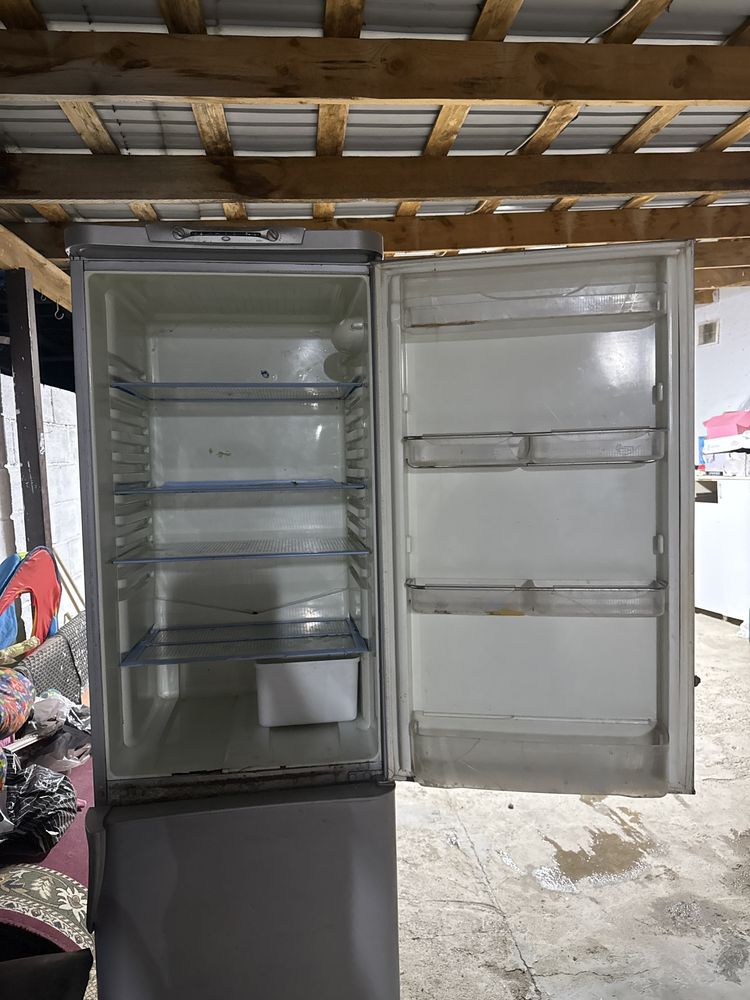 Indesit холодильник