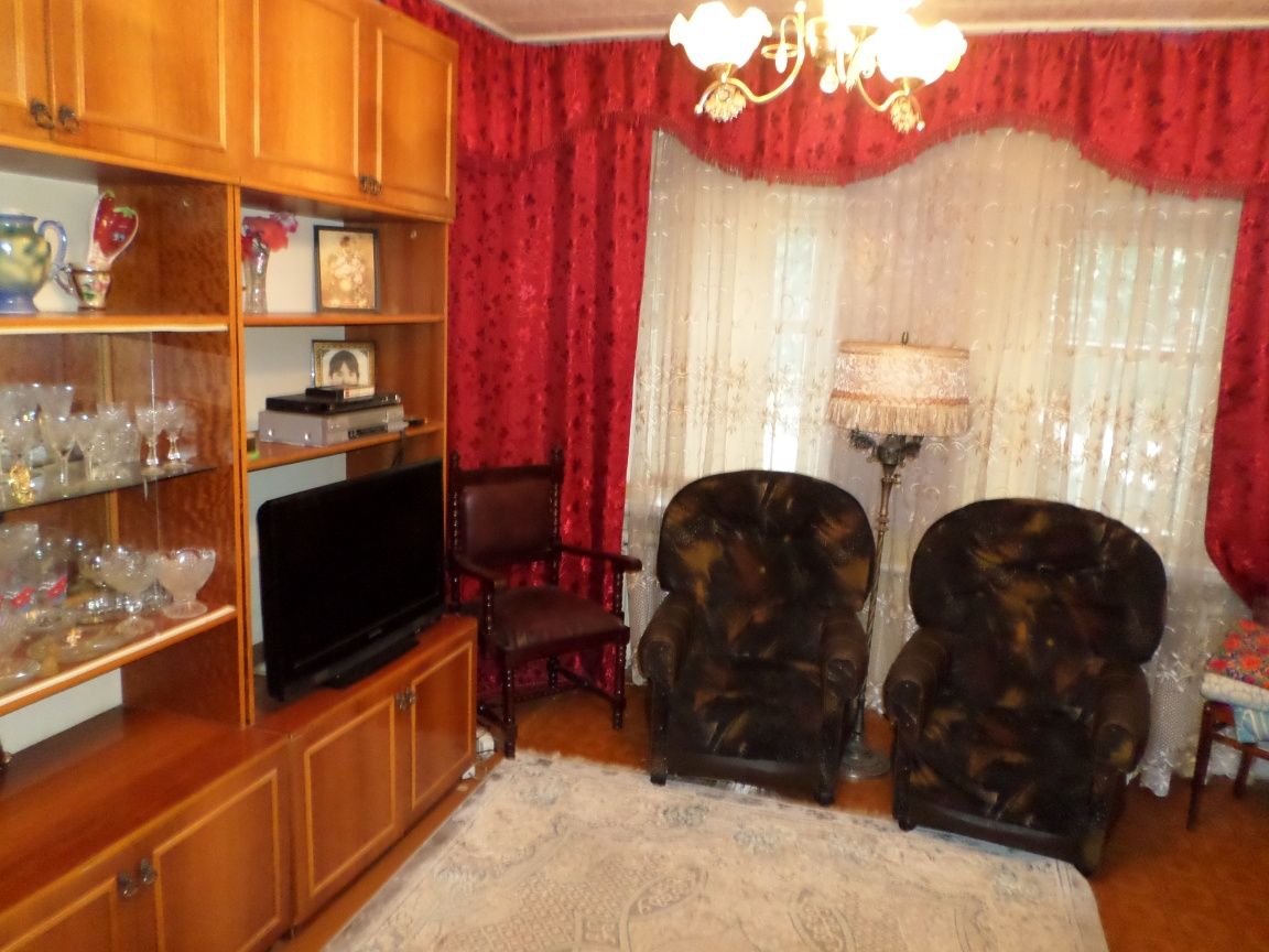 Продам частный дом в районе гмз рядом школа больница или обмен на 2 кв