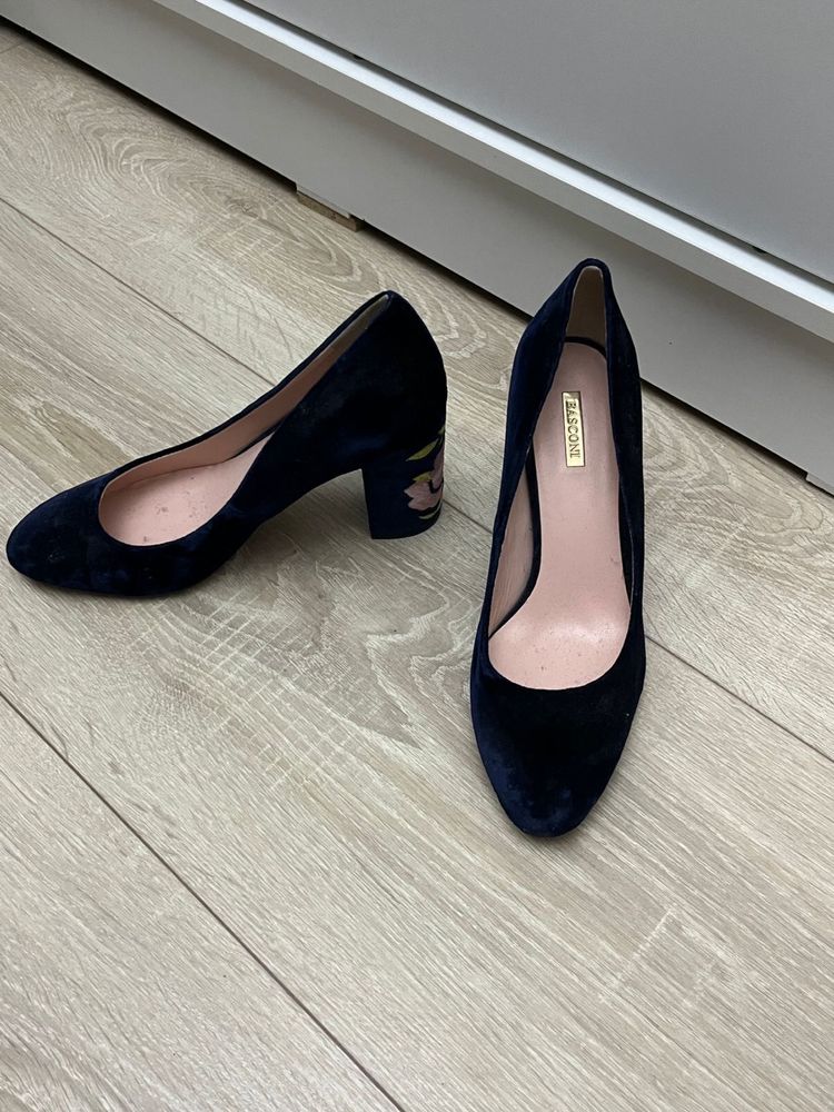 Продам женские туфли за 2500 каждую