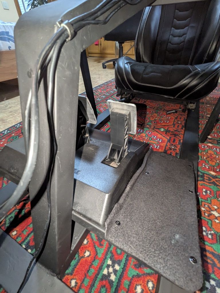 Thrustmaster T300 RS GT Edition вместе с копитом