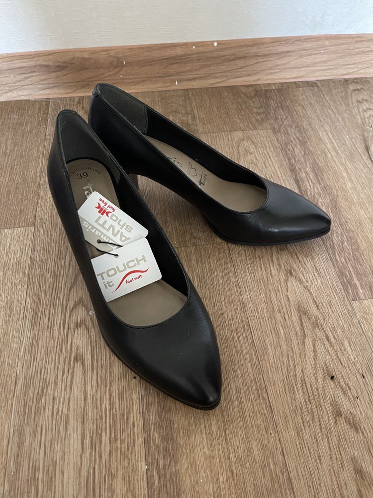 Продам женские кожаные туфли, 38/39 р.