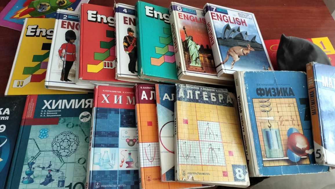Продам учебники,английского языка,алгебры,физик.