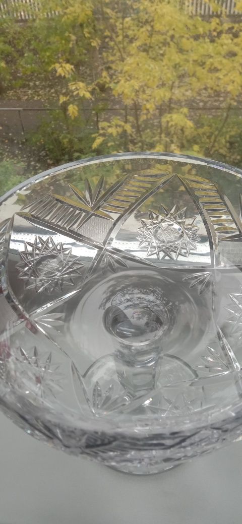 Продам хрустальную фруктовницу