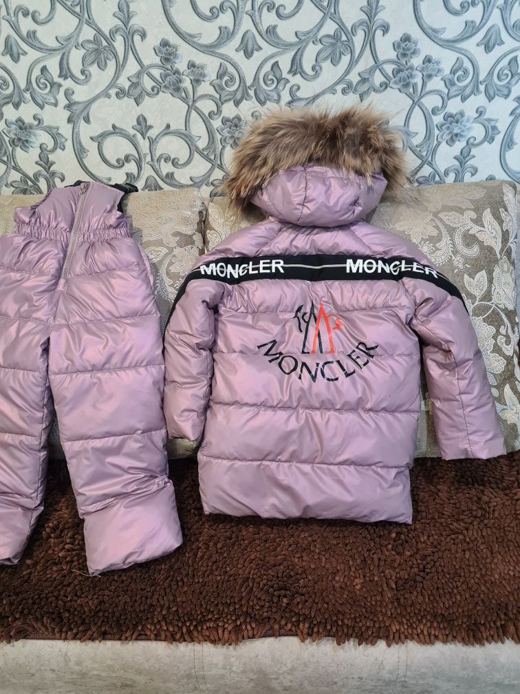 Продам зимний комбенизон для девочки