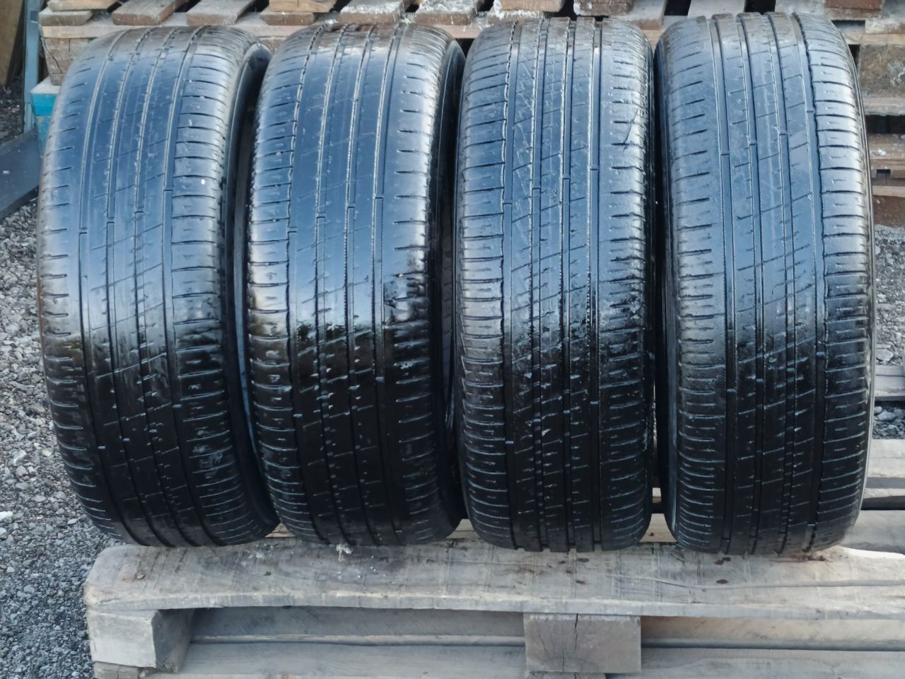 Шины безкамерки комплект 4 шт размер 215/55 R17