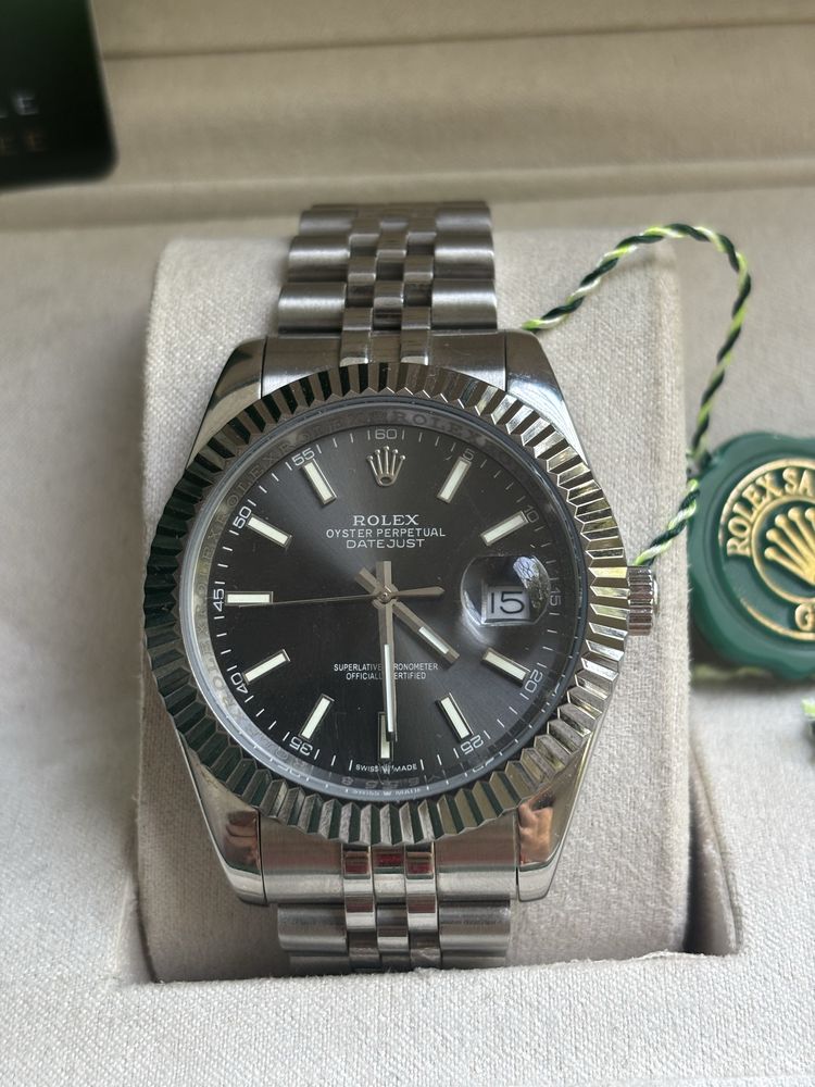 Обменяю часы Rolex Datejust, на телефон но есть небольшой минус.