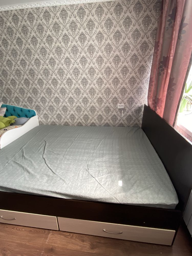 Продам двухспальную кровать 160*200