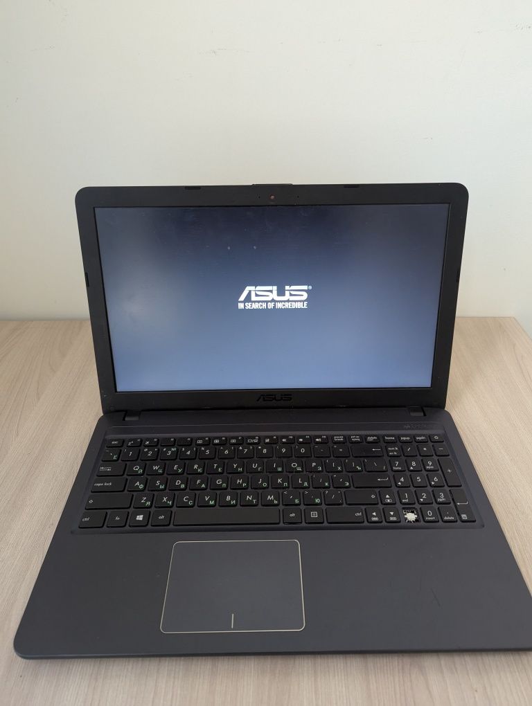 Ноутбук Asus window 10