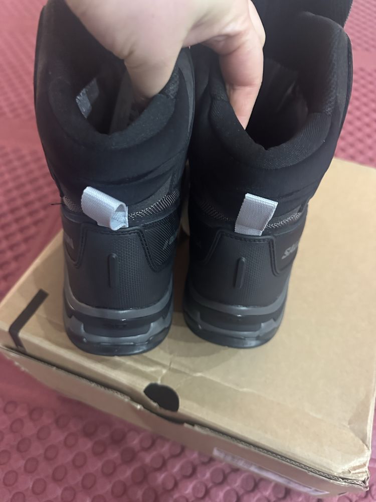 Продам новые ботики Salomon