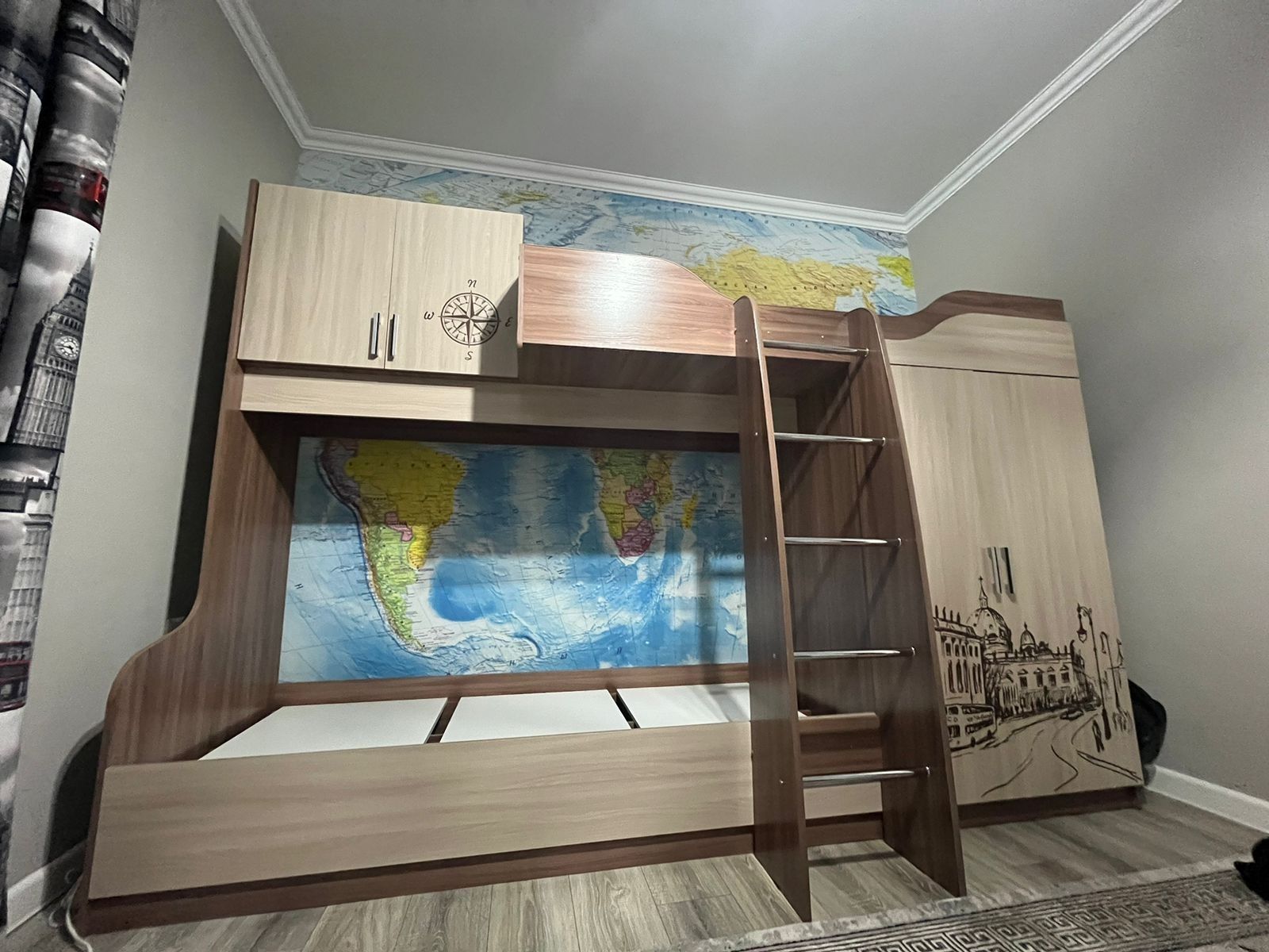 Двухярусная кровать для взрослых и детей