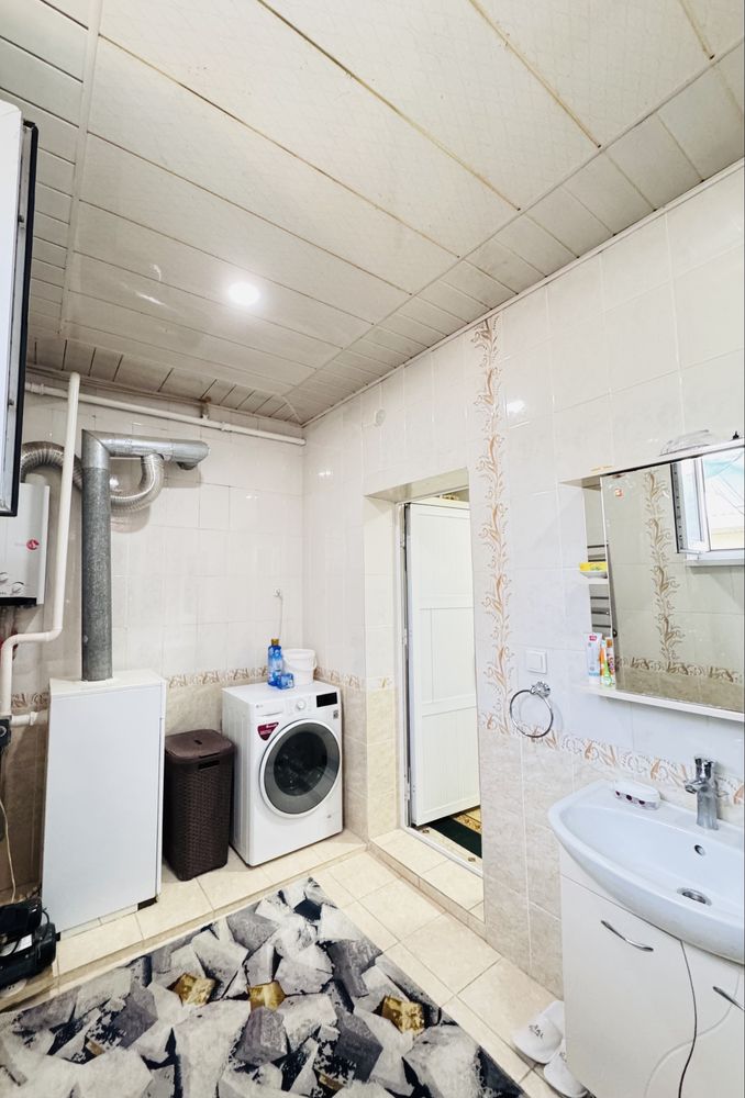 СРОЧНО! 8 соттық, 6 бөлмелі жаңа,220 м2 кең үй.Евроремонт,2 жақты көше