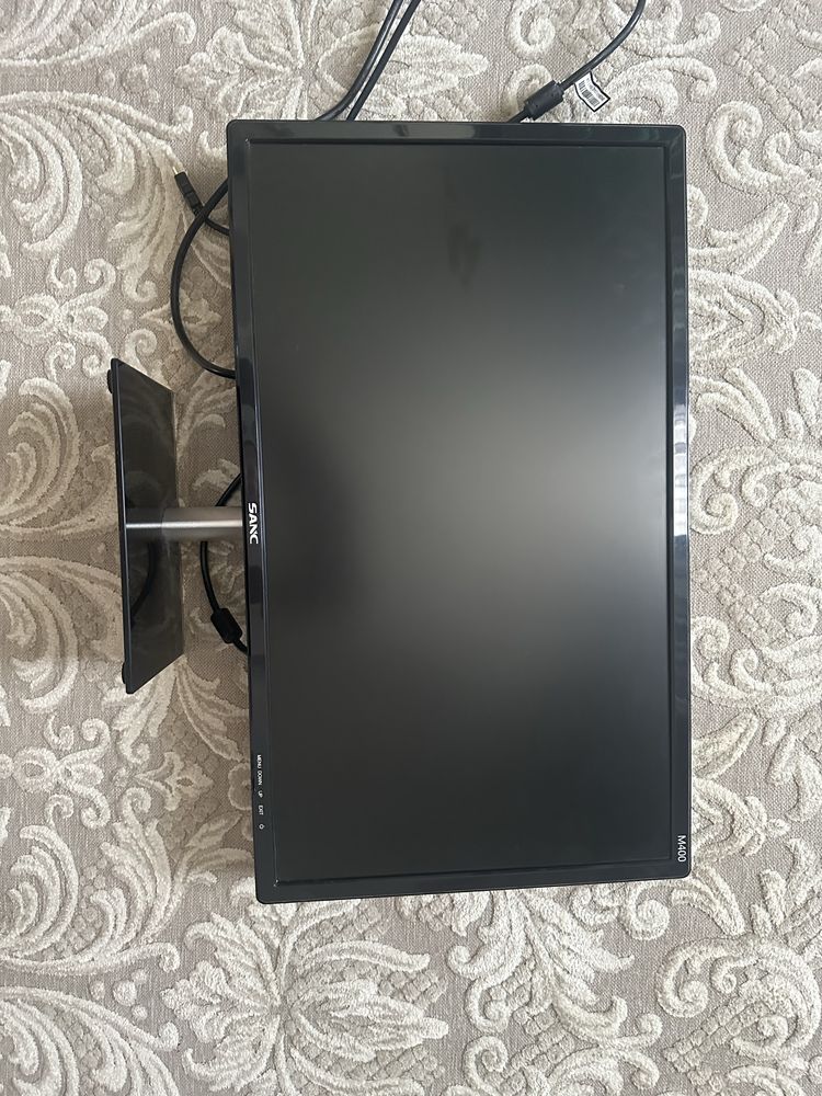 Продам срочно монитор sanc m400