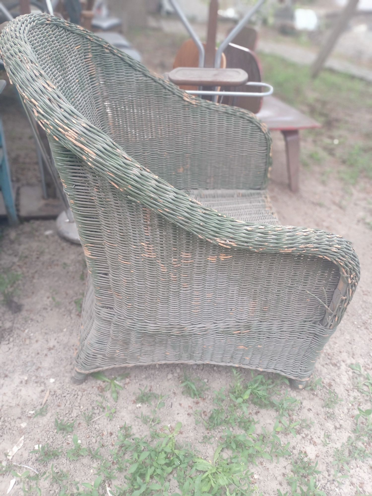 Продам кресло, стулья