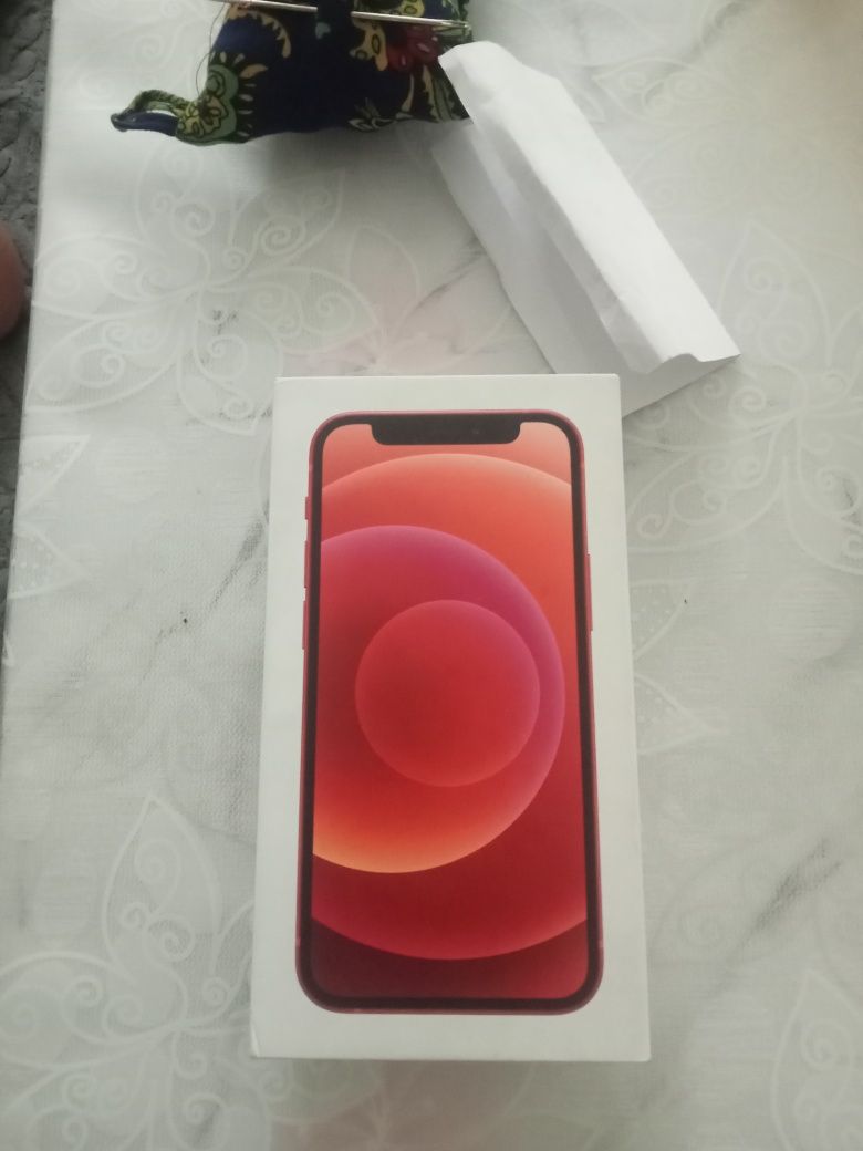 Iphone 12 mini с чехлом , с коробкой