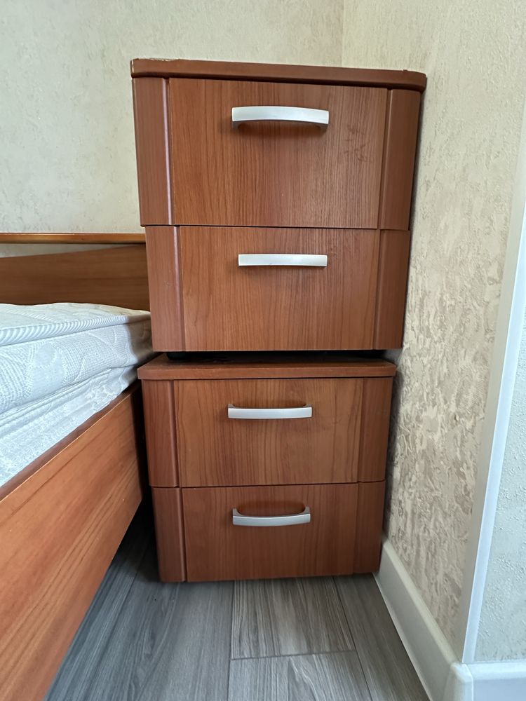 Кровать, 2 тумбы, 2 ящика и матрас все за 70тыс.