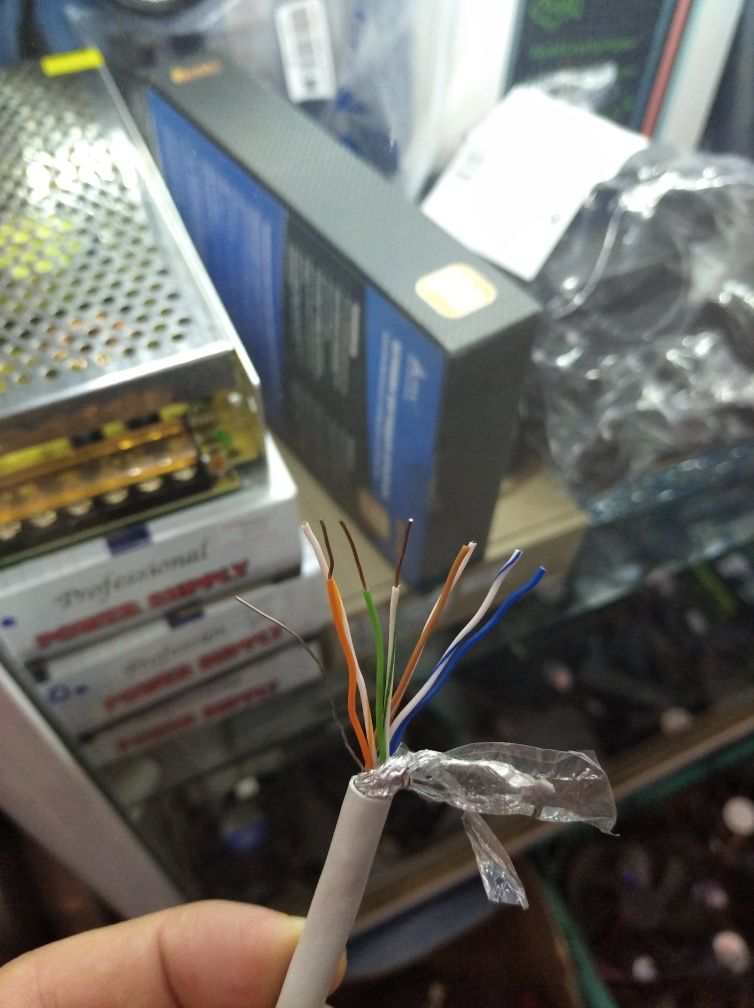 Сетевой кабель UTP cat 5e 8 жильный. RJ45 коннектор. Хаб свич. Интерне