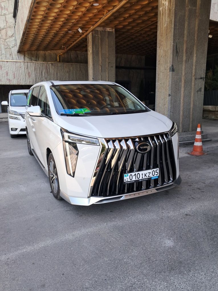 Такси аренда микроавтобусы минивэны и легковые автомобили  Алматы