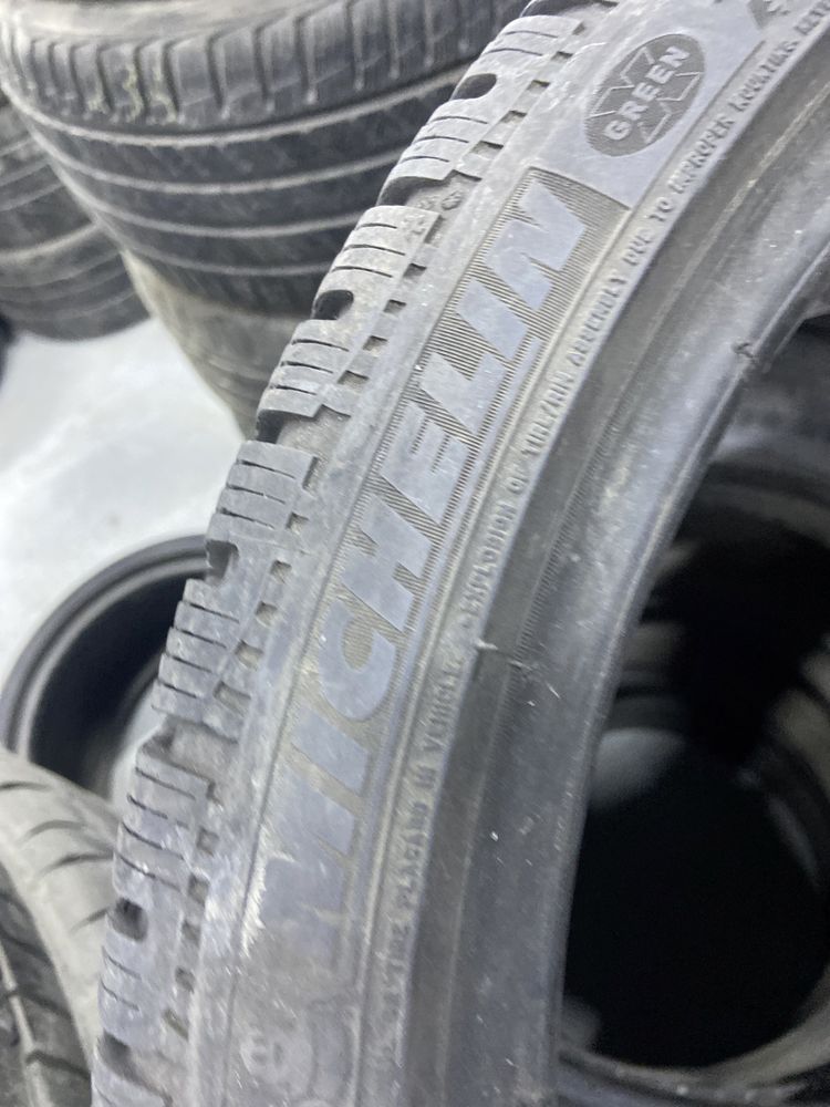 255/35/19 Всесезонные