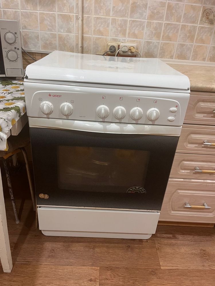 Продам газовую плиту