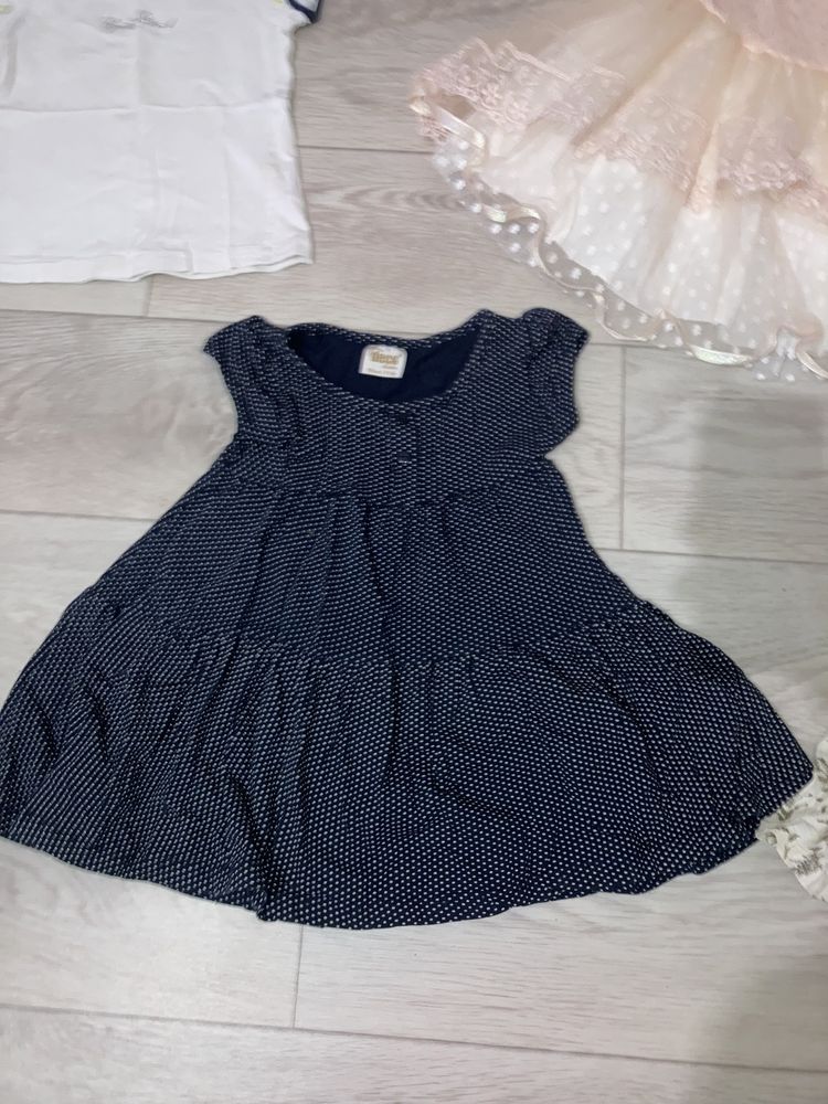 Вещи на девочку 2-4 лет  платья юбки куртки