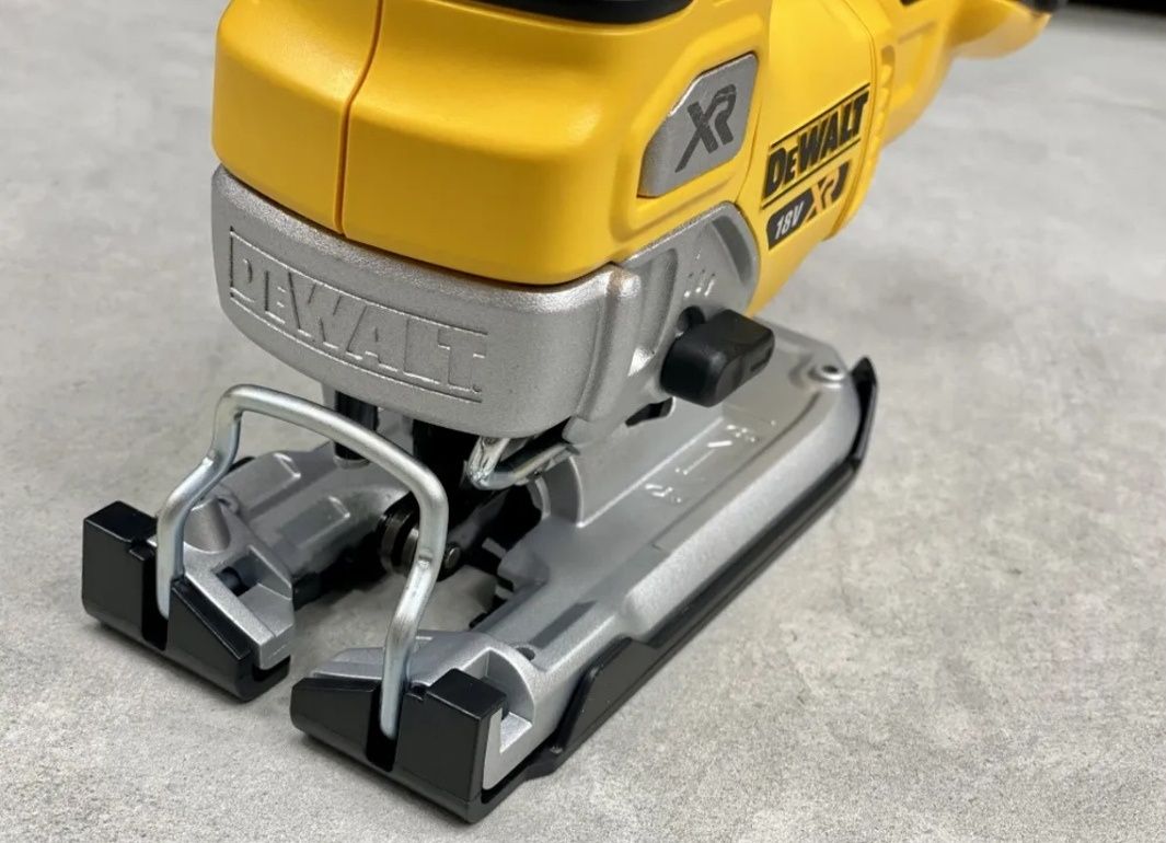 Лобзик аккумуляторный DeWalt DCS334N