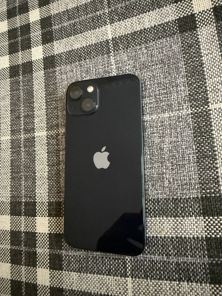 Iphone13 б/у,использовался 6-7 месяцев,без трещин на экране и корпусе