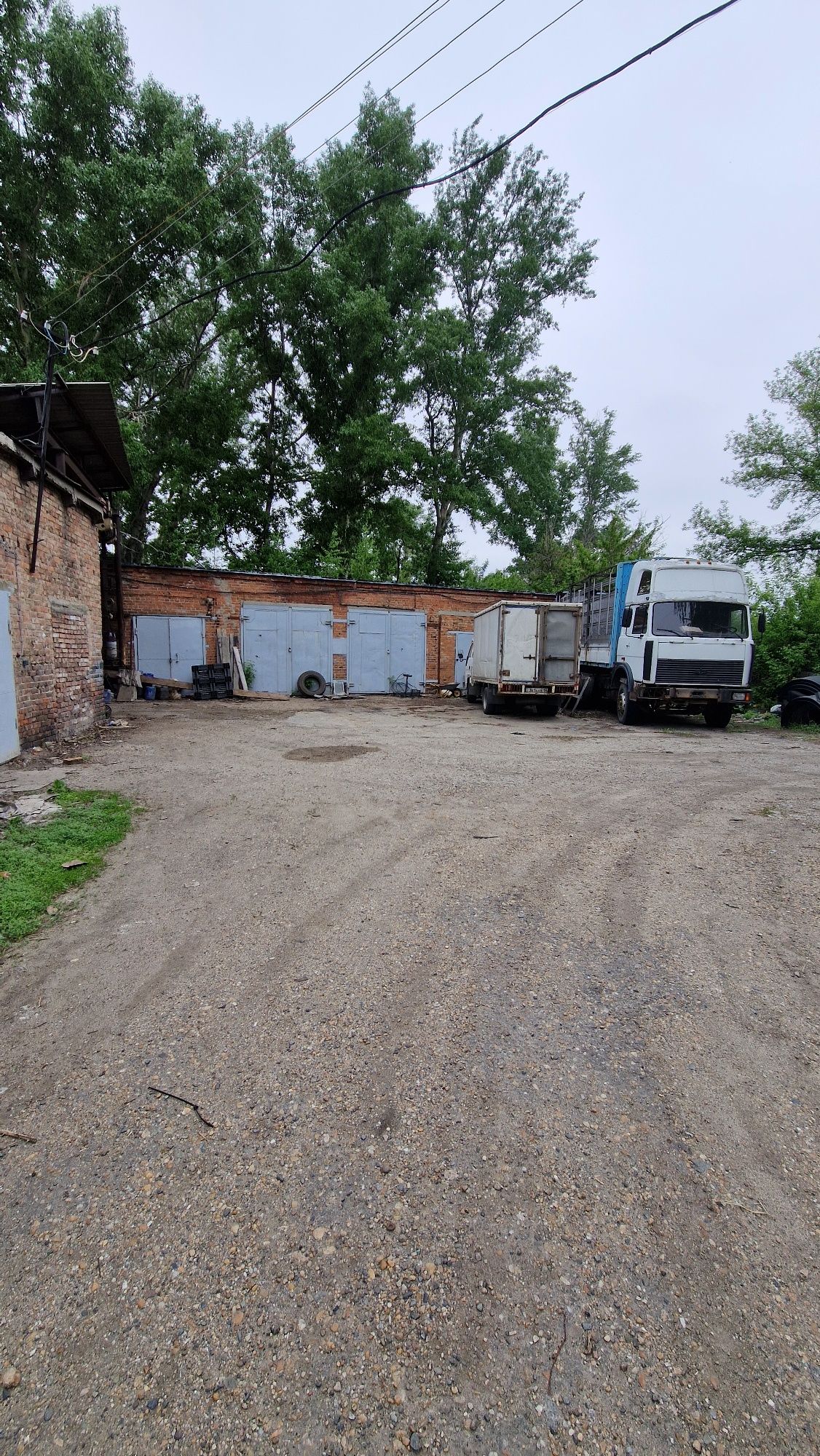 Продам автобазу 6 боксов,здание 11 комнат.Участок 15 соток