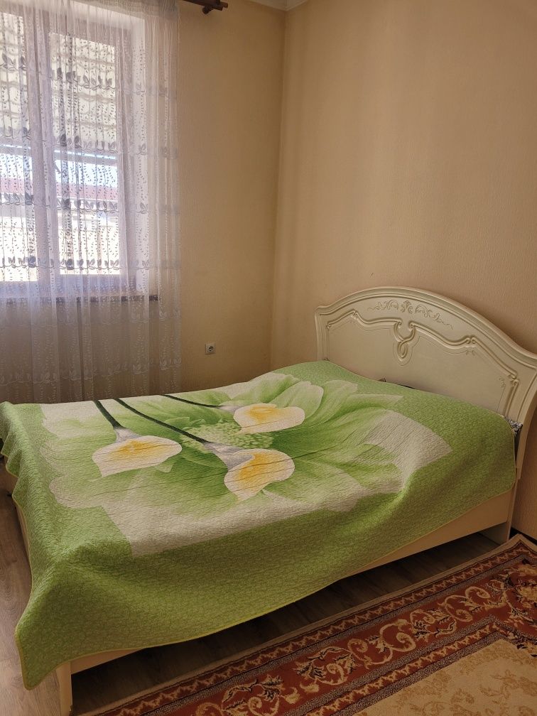 Спальный гарнитур, односпальные кровать, короткие и парта