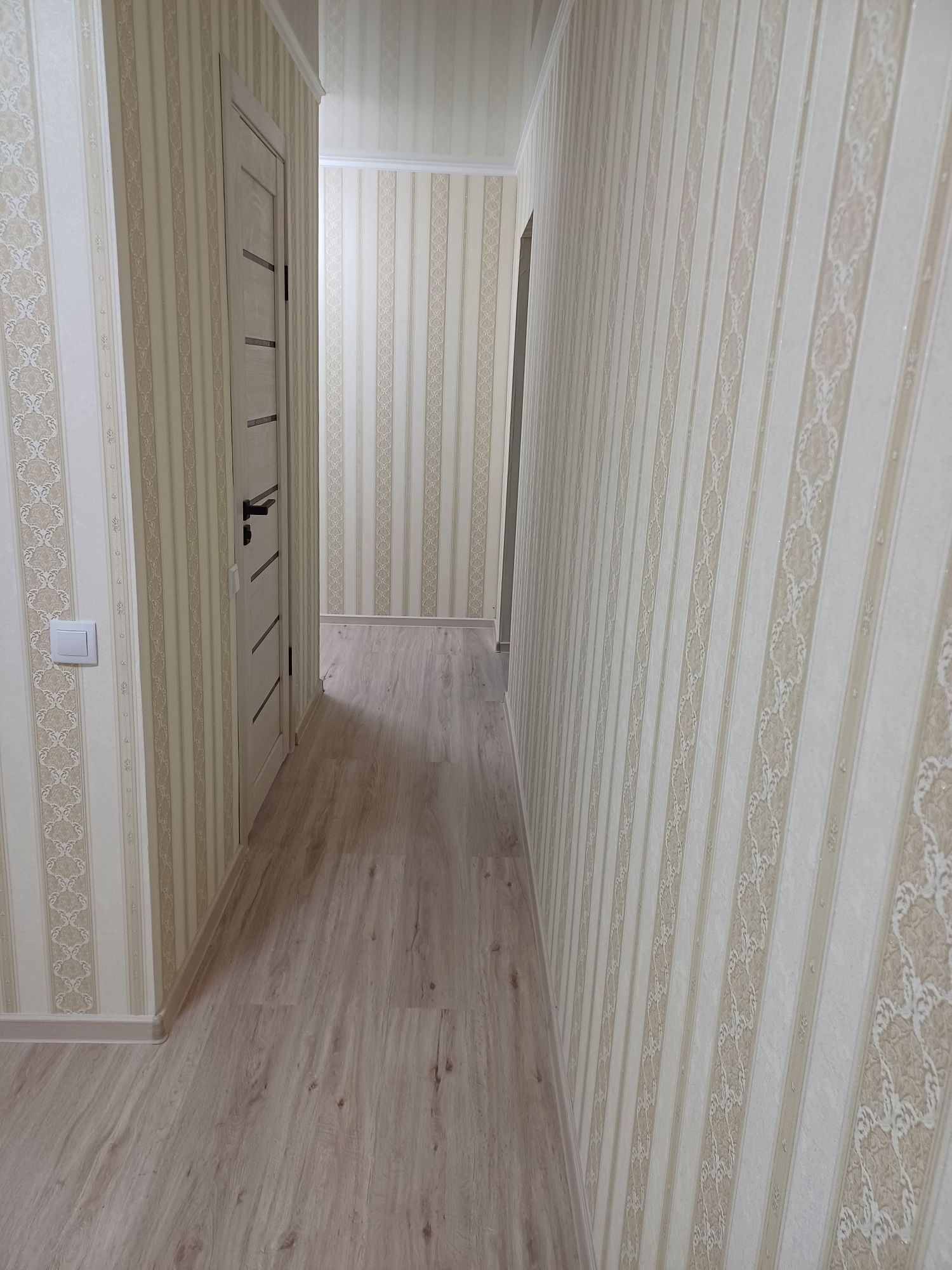 Продаётся  1 ком квартира , после  эвроремонта.Ул Абая 106 дом