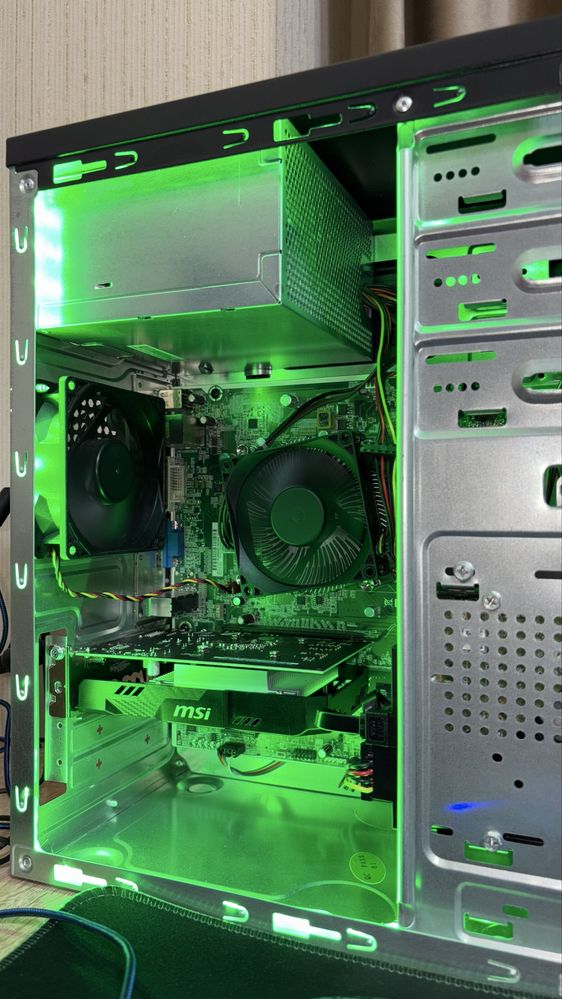 Игровой компьютер Core i5/8GB/HDD/GT 1030/Wi-Fi + 20 дюймовый монитор