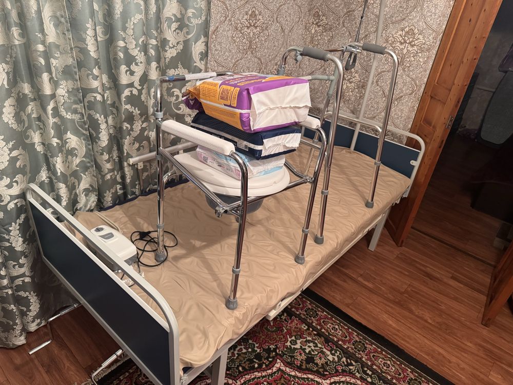 Кровать с регулировкой, ходунки, переносной туалет