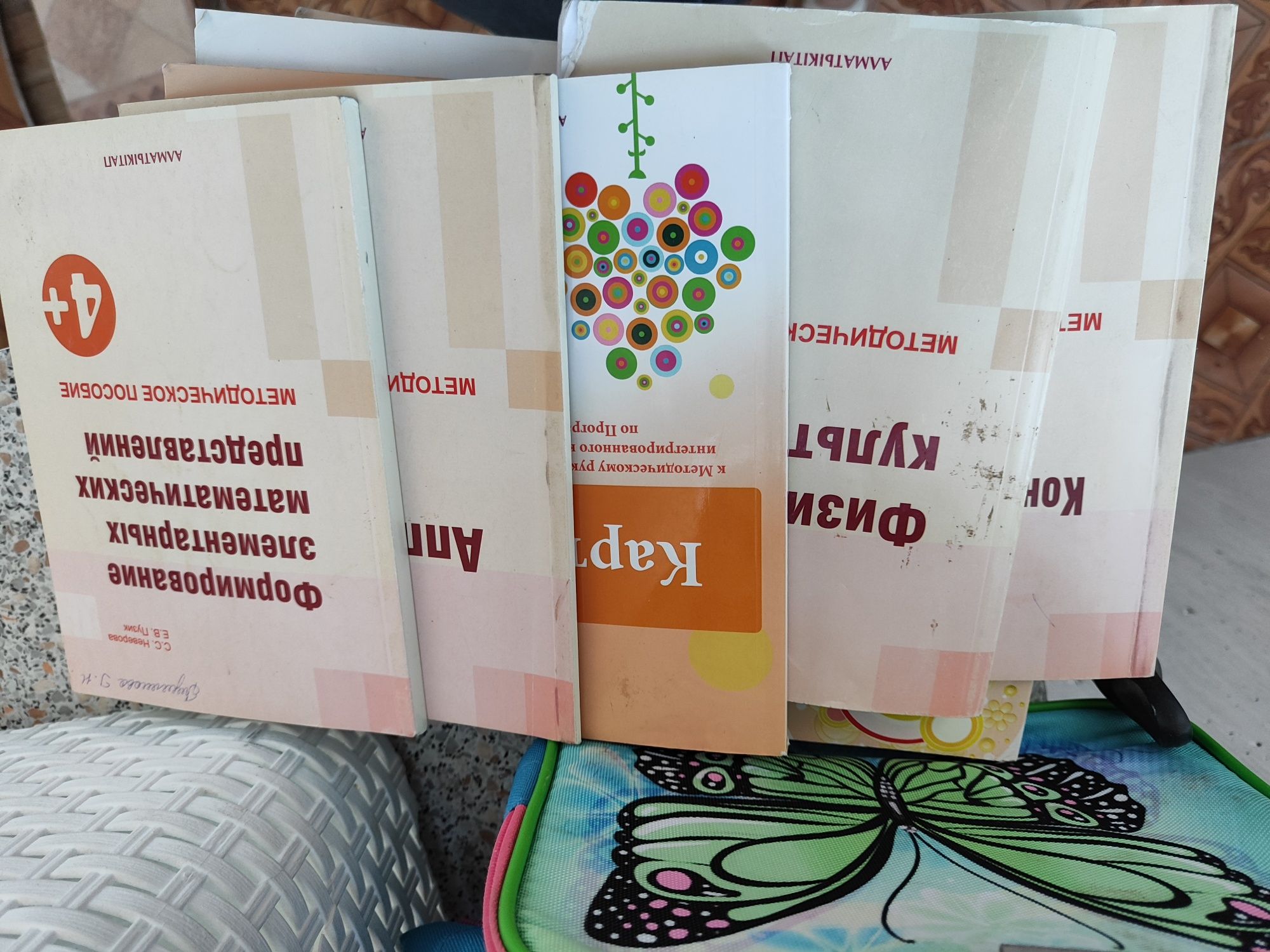Продам книги программы для дет.сада