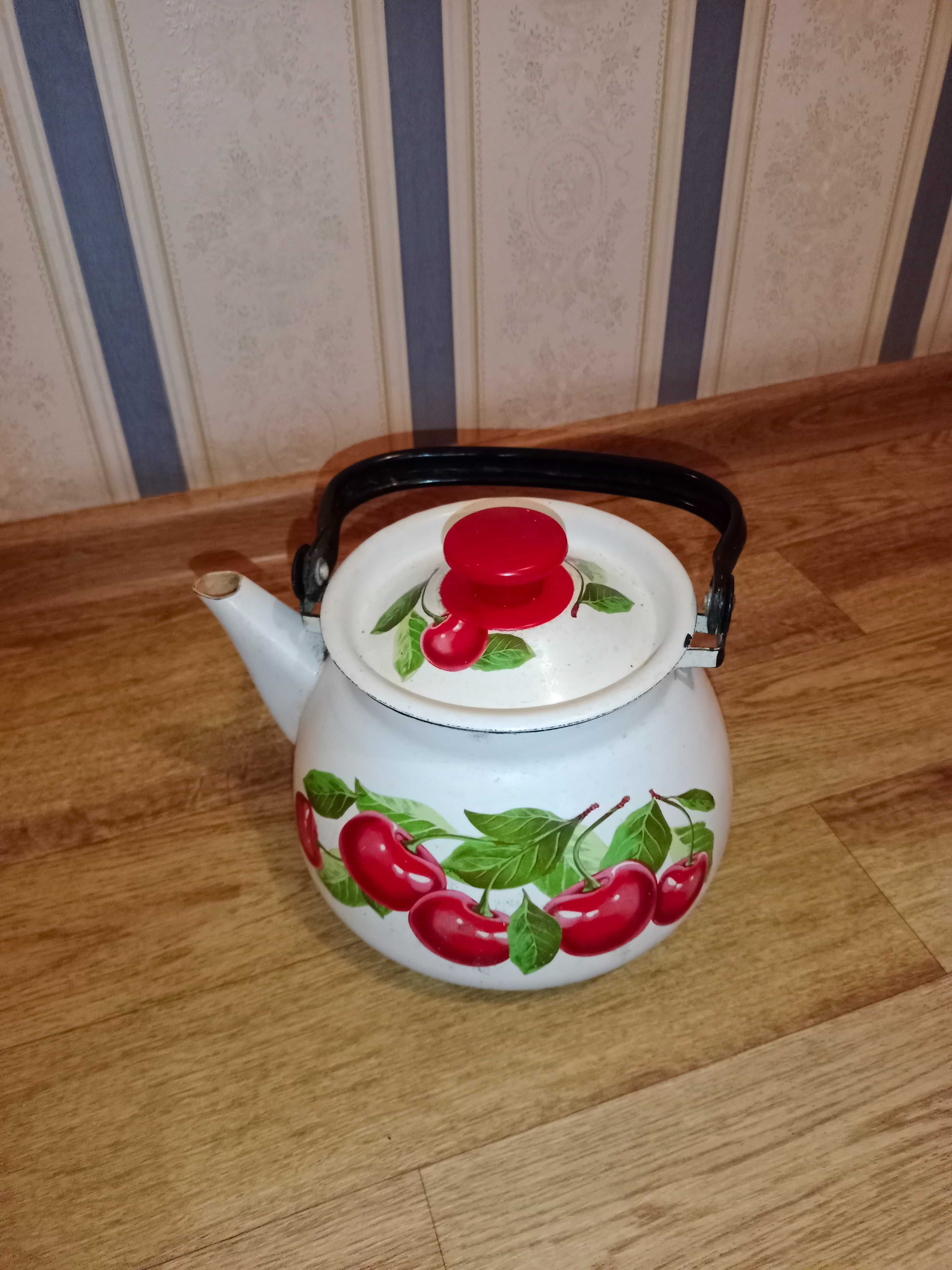 Продам чайник на 3 л в хорошем состоянии
