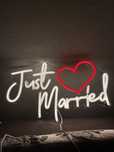 7000 тг Неоновая вывеска Just married в аренду