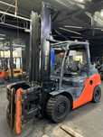 Погрузчики Toyota 8FD30/8FG35 Рулон Захват, с кабиной, с наклоном