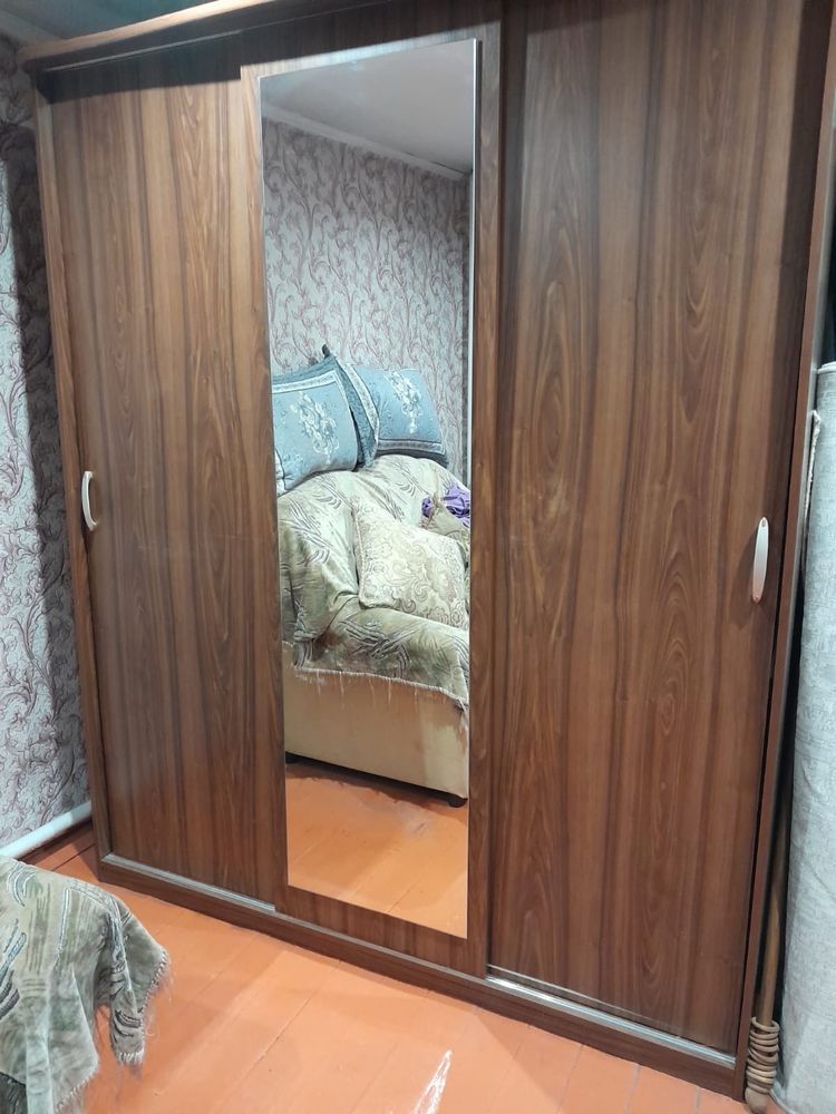 Продам шкаф в прихожку и мебель доя гостиной