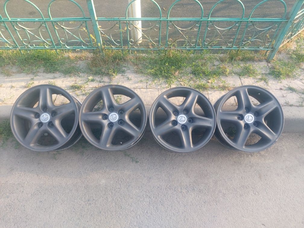 Диски Lexus R16 в хорошем состоянии