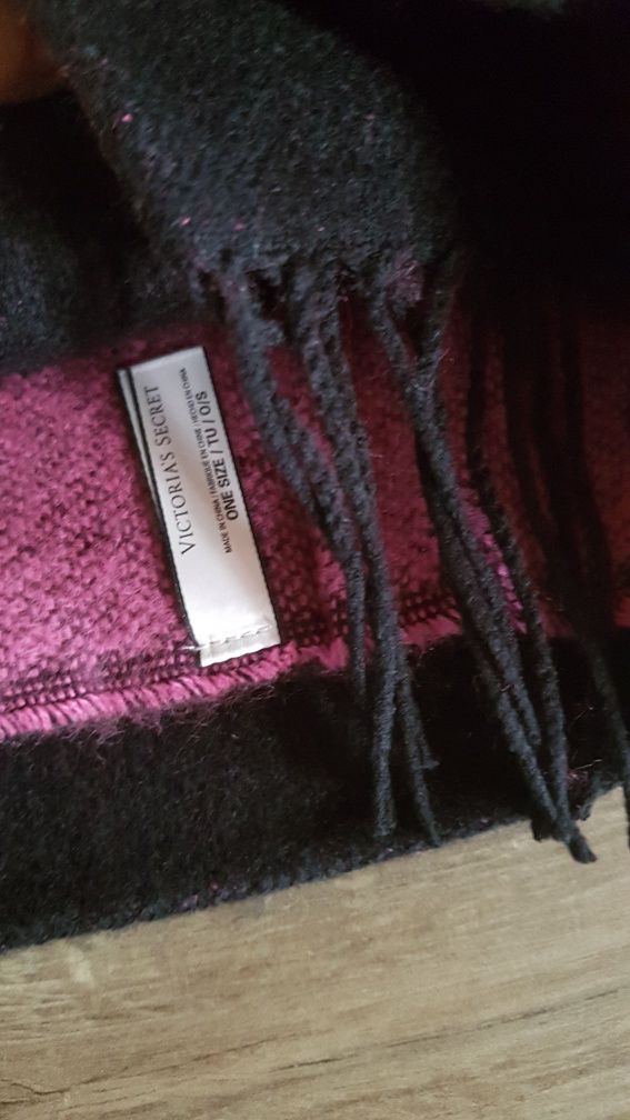 Шарф палантин VICTORIA'S SECRET  с сердечками.