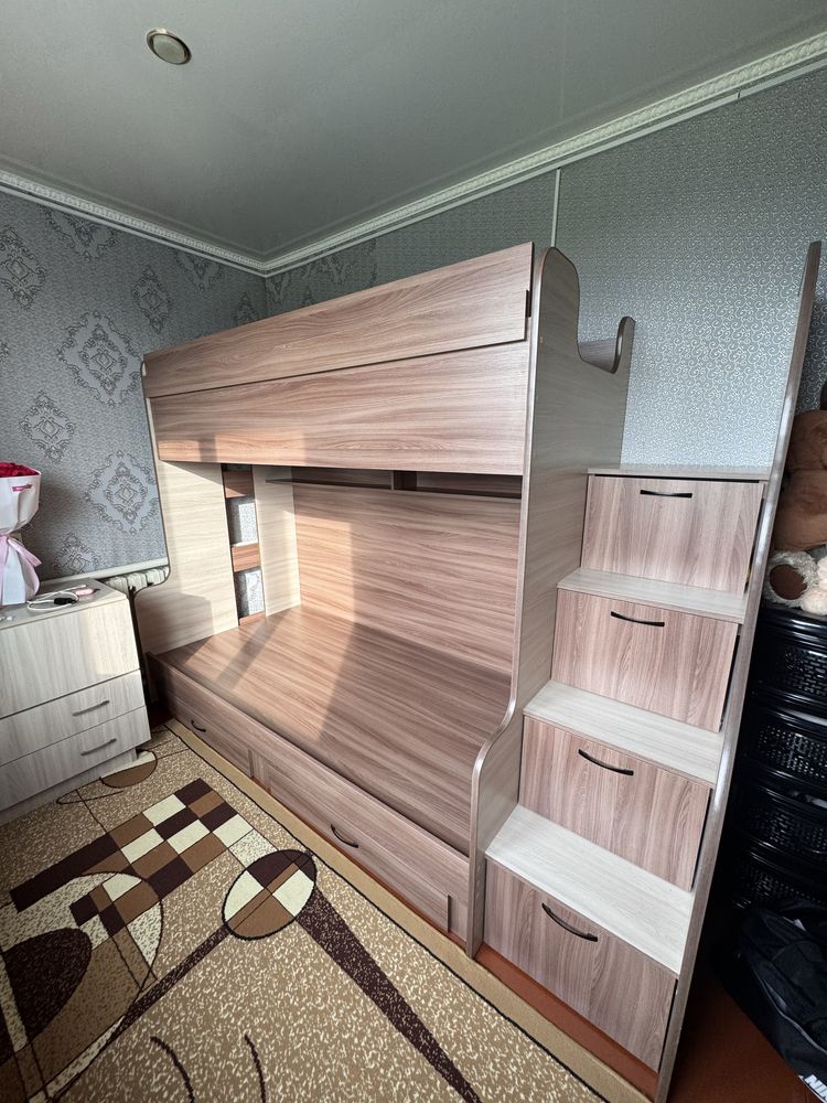Продам двухъярусную  кровать
