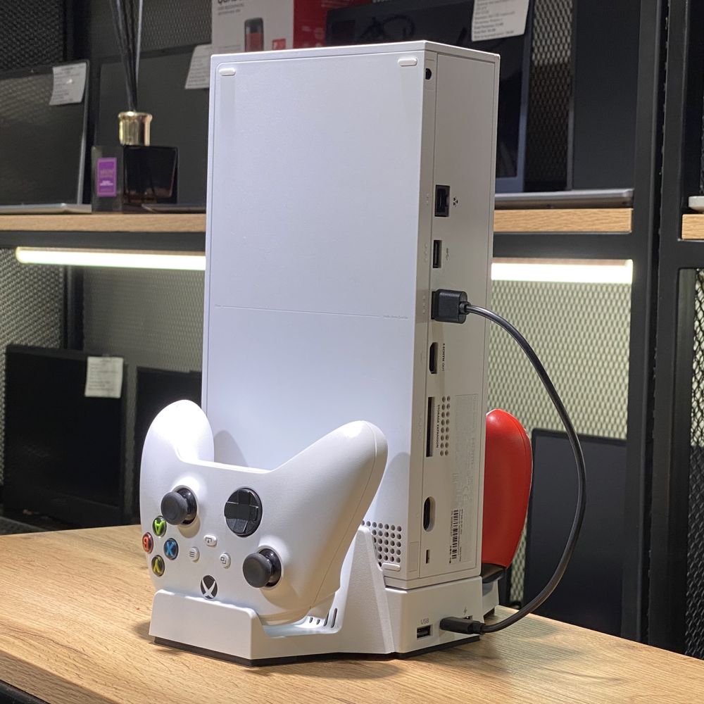 Xbox Series S, 512 GB, 2 джойстика, охлаждающая подставка, 9952/А10