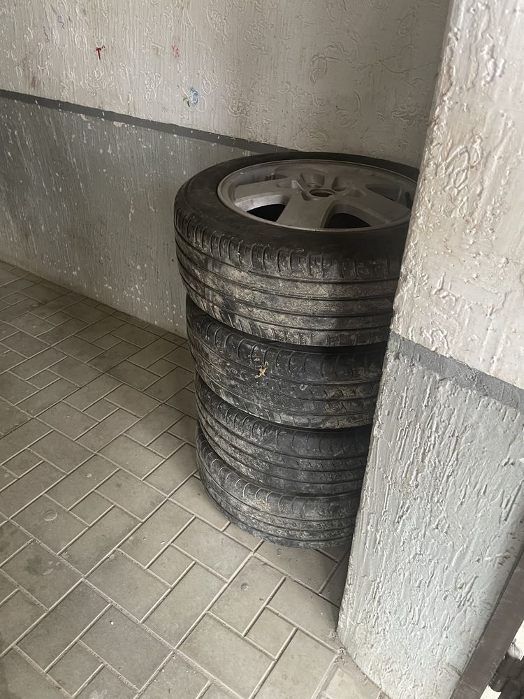 Продам летние шины с титановыми дисками