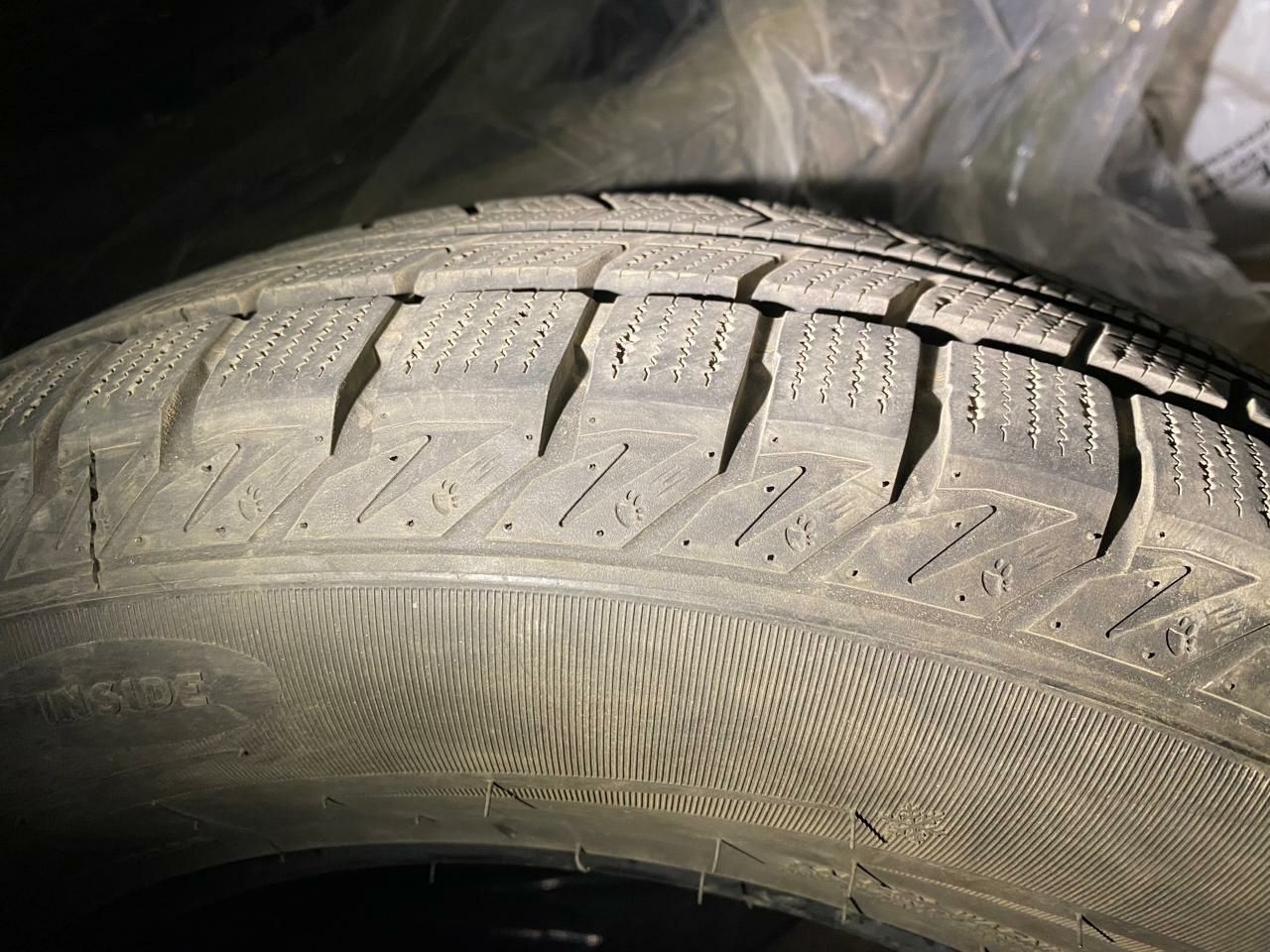 Продам зимние шины 215/70/16