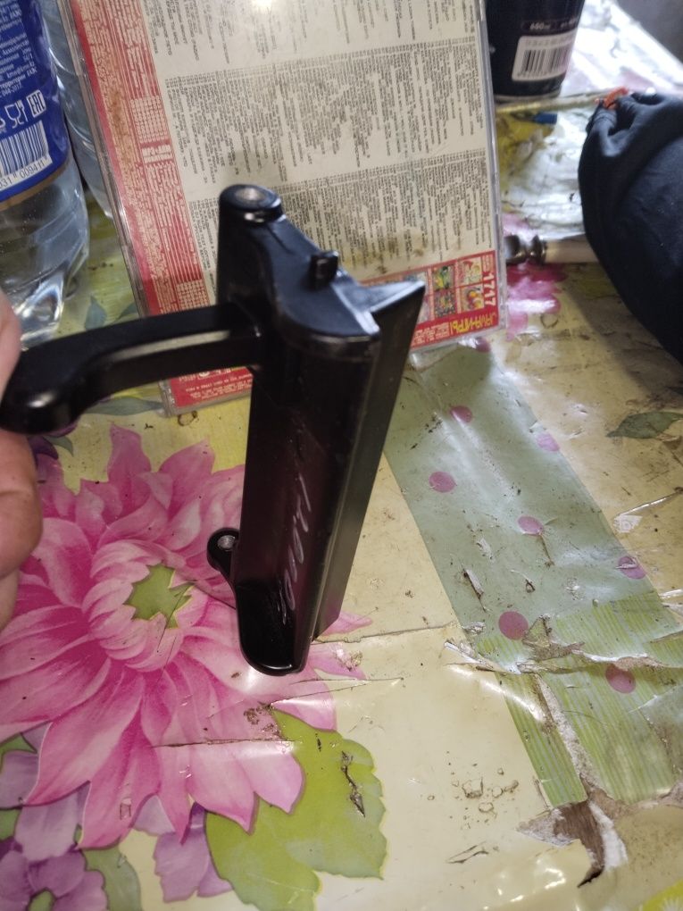 Продам ручку багажника