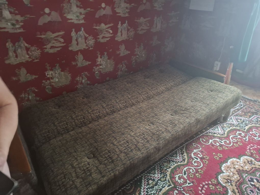 Продам диван книжку недорого