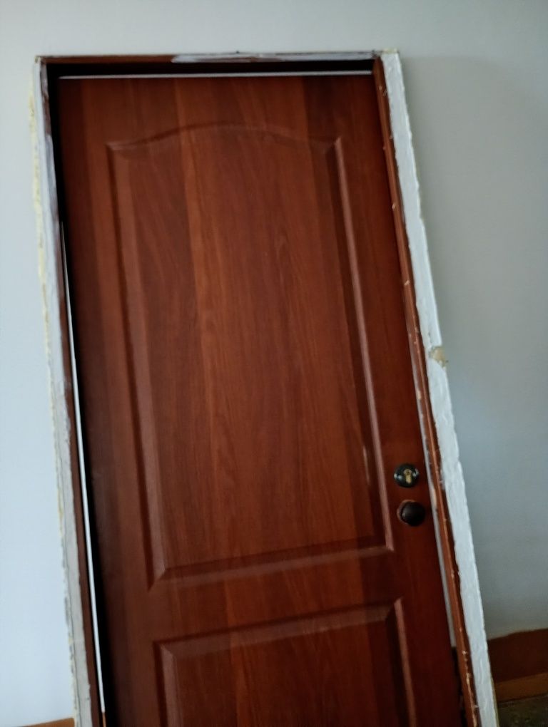 Междукомнатный двер