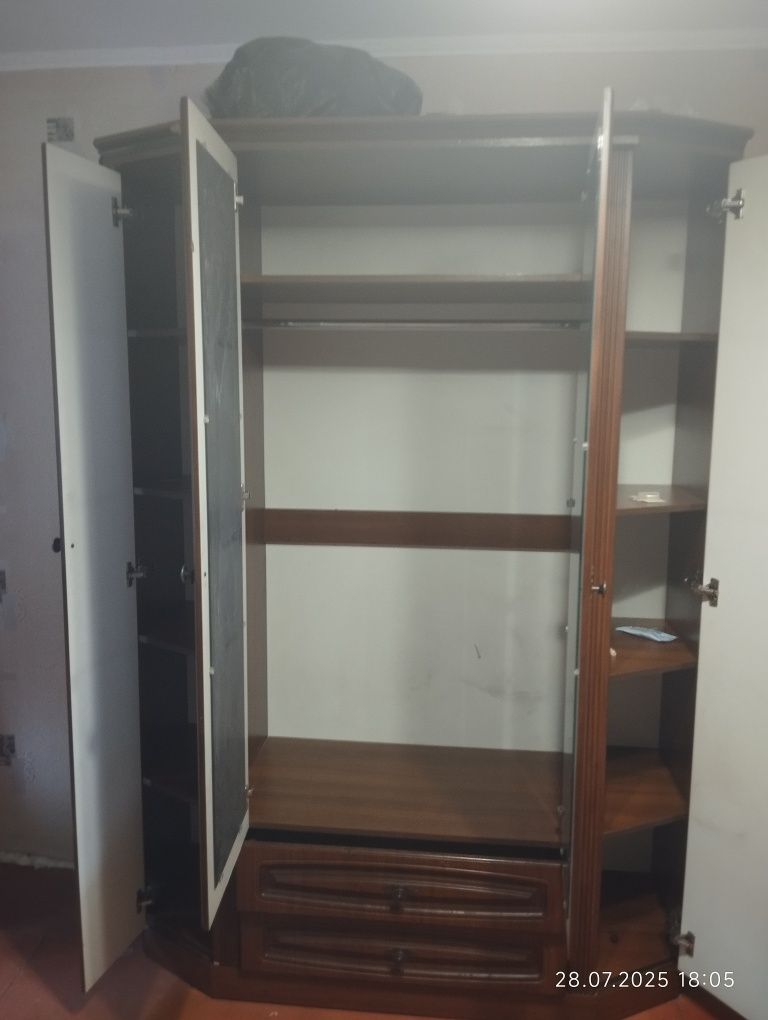 продам шифонер и детскую кроватку