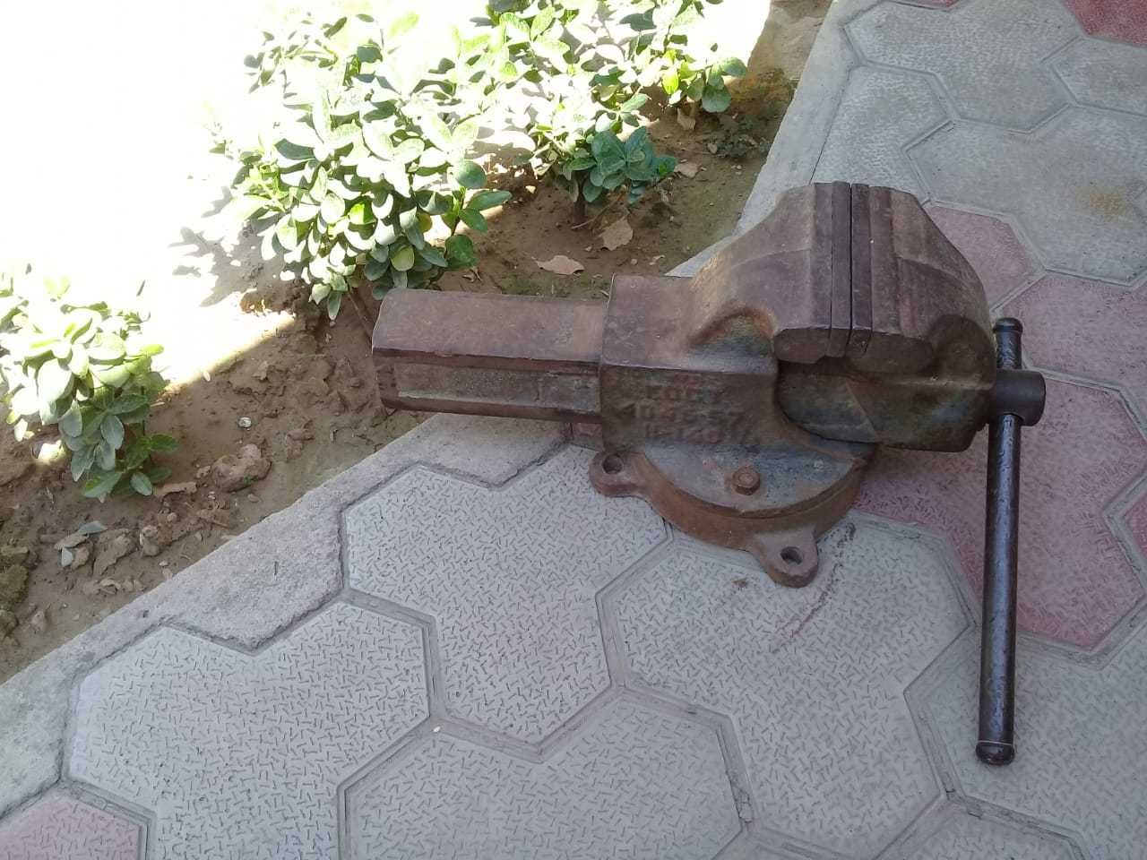 Тиски слесарные СССР