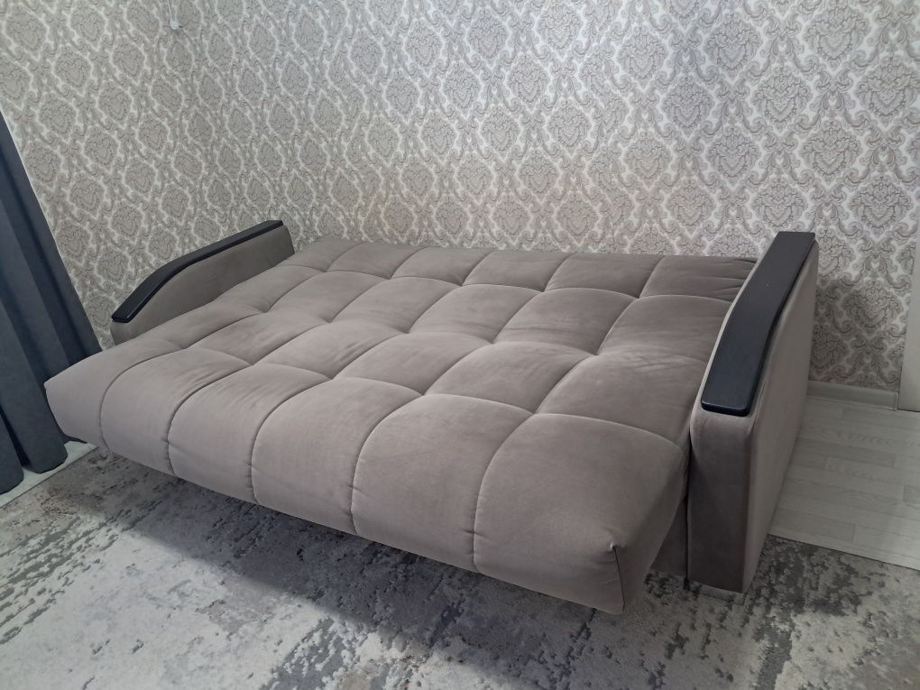 Продам диван в хорошем состоянии